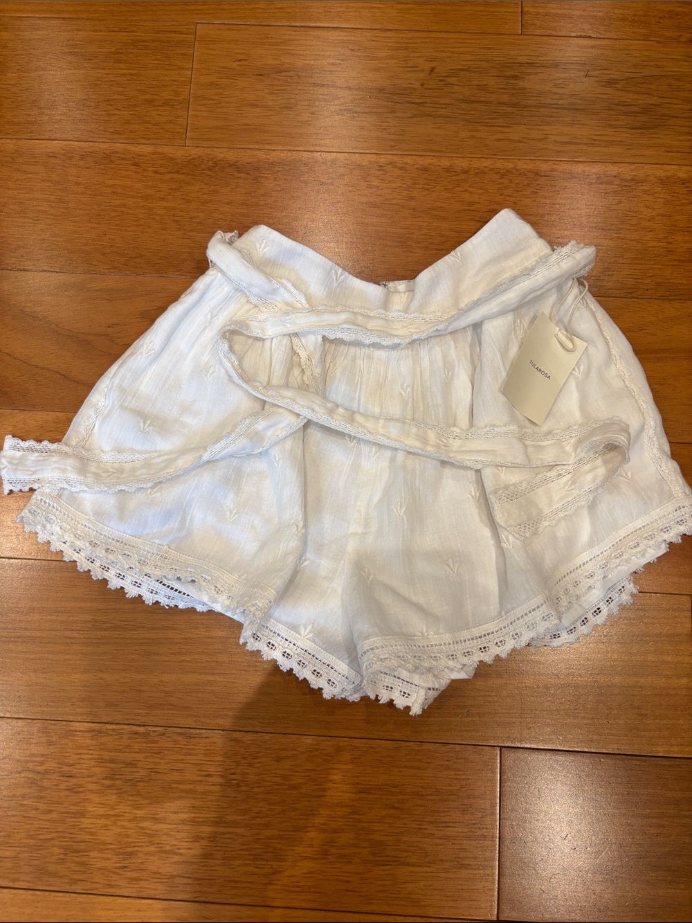 Adorable shorts with tie